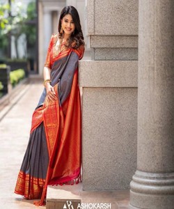 DESIGNER LICHI SOIE ZARI TISSAGE TRAVAIL SAREE AVEC CHEMISIER NON COUDU VÊTEMENT FESTIF VÊTEMENT ETHNIQUE INDIEN ROUGE SAREE PRIX DE GROS - Product Image 4