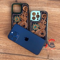 Nouveau étui de téléphone en cuir usiné élégant fait à la main personnalisé Vintage luxe haute qualité étui floral usiné pour IPhone 15 Pro Max