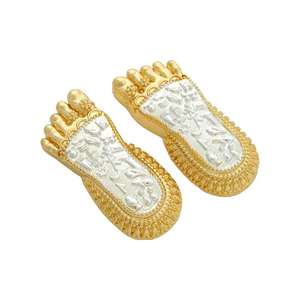 Paduka en argent plaqué avec finition dorée, artisanat traditionnel fait à la main pour le temple à domicile, mandir, puja, décoration spirituelle - Product Image 3
