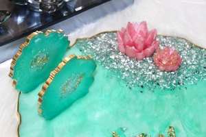 Bandeja redonda de resina hecha a mano, bandeja para servir decorativa y funcional, bandeja para servir, bandeja de resina grabada, bandeja de resina personalizada, - Product Image 2