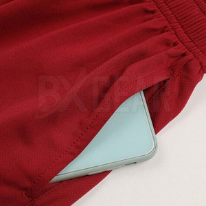 Uniforme de fútbol duradero con costuras reforzadas diseñado para máxima comodidad y uso duradero en el campo - Product Image 6