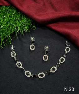 ENSEMBLE DE COLLIER DE MARIÉE EN DIAMANT AMÉRICAIN ET BOUCLES D'OREILLES CLASSIQUES ET DE HAUTE QUALITÉ ENSEMBLE DE BIJOUX DE MARIAGE POUR FEMMES DE STYLE CLASSIQUE - Product Image 3