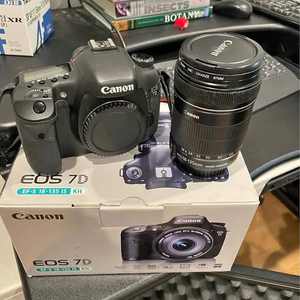 Cámara Digital DSLR ORIGINAL 7D con Lente de Kit de 18-135 mm y Marca de Drones de Houston, TX, Kit de Cámara Digital Nuevo con 1 Año de Garantía, Hecho en EE. UU. - Product Image 2