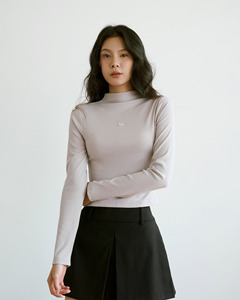 T-shirt décontracté en coton de haute qualité pour femme, col rond, coupe ajustée, respirant, séchage rapide, brodé, longueur courte, couleur unie, en polyviscose - Product Image 1