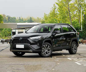 SUV 4x4 d'occasion 2024, version urbaine, 2.0L, essence, boîte automatique, moteur turbo, intérieur clair, conduite à gauche - Product Image 2