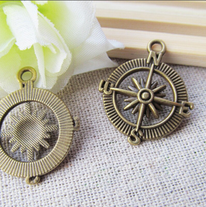 Boussole en bronze connecteur pendentif boussole, cadeau d'anniversaire, cadeaux de mari, cadeau de Couples, cadeaux de Noël - Product Image 1