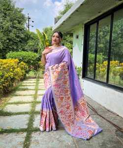 Saree prêt-à-porter avec dentelle florale en velours - Product Image 1