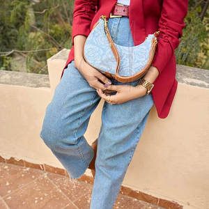 กระเป๋าแฟชั่นผู้หญิงขายดีสำหรับใช้งานกลางแจ้ง กันน้ำ รับสกรีนโลโก้ - Product Image 6