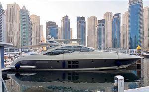 Mini Yate de Lujo con Motor Fuera de Borda de Fibra de Vidrio Premium, con Motor de 150 HP y Elegante Espacio de Cabina para Parejas y Escapadas Familiares - Product Image 2