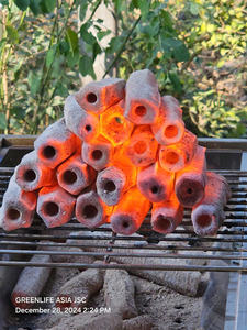 Exportation directe Vietnam Usine Bois dur Résineux Briquette Fabriqué à la machine Charbon de bois 7850J Calorie Cendres Blanches Brûlant Propre Sans Fumée - Product Image 3