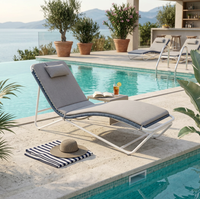 Chaise longue d'extérieur moderne pour patio et jardin, avec structure en métal et coussin