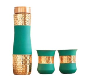 Suministro Directo de Fábrica de Botella de Cobre Curva Velvet de 1 L, Agregue un Toque de Elegancia a Su Día con la Botella de Cobre Curva Velvet - Product Image 1