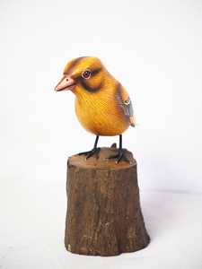 Chardonneret américain Figurine en bois massif écologique Couleur oiseau véritable 15cm Décoration de table Jardin et maison - Product Image 4