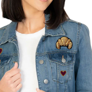 Veste en jean en coton tricoté sur mesure fabriquée en usine avec broderie et accessoires broches décoratifs en gros - Product Image 6