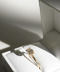 Bague de fiançailles solitaire en diamant de glace pilée de 1.01 ct coupe ovale D couleur Art déco certifiée GRA pour femme - Product Image 2