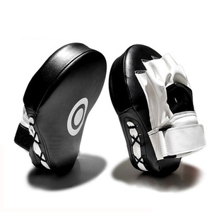 Almohadilla de enfoque de cuero PU para práctica de patadas de artes marciales, objetivo de mano de vientre curvo para boxeo MMA y entrenamiento de Taekwondo al por mayor - Product Image 1
