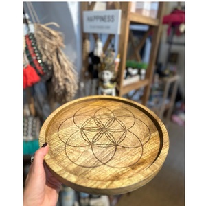 Plateau carré personnalisé en bois avec pieds pour le Ramadan et les mariages, motif horizontal - Product Image 1