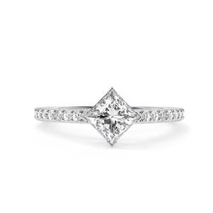 Bague de fiançailles en diamant coupe princesse solitaire avec accents pour femme - Product Image 3