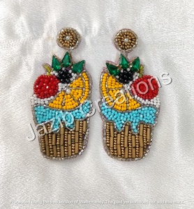 2024 Pendientes de aro con cuentas de semillas múltiples en tono dorado Pendiente en el mejor color y la mejor calidad - Product Image 2