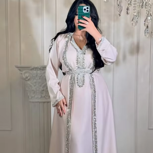 Kaftan marocain Abaya 2026 Dernières collections de l'Aïd avec de magnifiques broderies dorées, design idéal pour les tenues de soirée spéciales - Product Image 1
