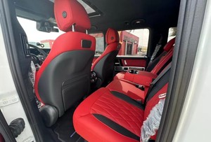 Magnifique Mercedes-Benz Classe G AMG 2023 blanche avec garantie, sièges en cuir, intérieur rouge, système de navigation Bluetooth, télécommande gauche R19 - Product Image 6