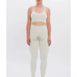 Vêtements de sport de qualité supérieure, ensemble de salle de sport sexy personnalisable pour femmes, ensemble de vêtements de sport confortables et à séchage rapide avec service OEM - Product Image 3