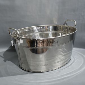 Grand seau à glace ovale en acier inoxydable pour refroidisseur de vin avec conception à bande de cuivre et poignées robustes, idéal pour les fêtes et les événements - Product Image 6