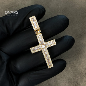 Pendentif personnalisé en argent sterling 925 plaqué or 18 carats pour homme, motif baguette croisée, serti de moissanite VVS, style hip-hop de luxe - Product Image 2