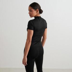 Haut de sport de luxe court pour femmes coupe ajustée tissu extensible de qualité supérieure Streetwear polyvalent mode vêtements de sport T-shirt OEM hauts - Product Image 4