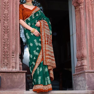 Élégance en vert le Womaniya Bhagalpuri Green Saree Mélange parfait de soie Bhagalpuri authentique Artisanat intemporel Vibrant - Product Image 1