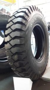 Pneu de camion radial 225/75R16 pour camions de fret et de livraison légers avec un kilométrage élevé - Product Image 3