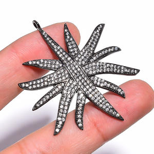 Collar con Colgante de Flor Estrella, Diseño de Diamantes CZ, Acabado en Rodio Negro, Collar de Diseño - Product Image 1