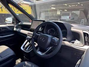 Mini fourgonnette tTo-yotaa vVoxyy 2023 abordable - Product Image 5