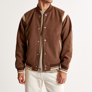 แจ็คเก็ตเบสบอลวาร์ซิตี้ผู้ชายแบบสั่งทำพิเศษ ผ้าแคนวาสสีน้ำตาลเบจ สไตล์เรโทรวินเทจแบบนักศึกษา ทนทาน แฟชั่นลำลอง - Product Image 1