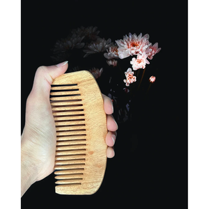 หวีโบราณ หวีไม้เชอร์รี่ขนาดใหญ่ สำหรับผมหยิก หวีธรรมชาติสำหรับผมเปียกหรือแห้ง สำหรับผู้หญิง ผู้ชาย และเด็ก หวีดีไซน์สวยงาม - Product Image 5
