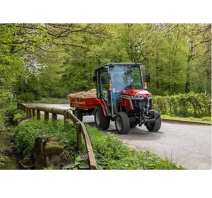 Tracteur Massey Ferguson 1520 efficace, compact, 4 roues motrices, machine agricole, moteur diesel, transmission manuelle, système de levage hydraulique - Product Image 3