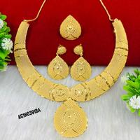 Parure de bijoux de mariée plaquée or de créateur nigérian avec pendentif goutte d'eau et collier à chaîne en boîte