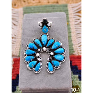 Pendentif fait main style sud-ouest en turquoise eau blanche et buffle blanc, serti clos en argent sterling, idéal pour un cadeau - Product Image 1