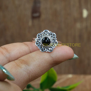 Anillo de Plata de Ley 925 con Piedra de Ónix Negro, Diseño Floral Vintage Hecho a Mano, para Mujer, Regalo de Navidad, Regalo de Año Nuevo - Product Image 4