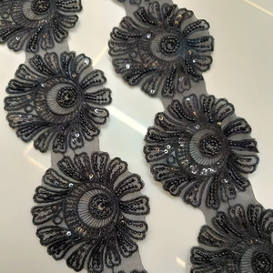 Tela de encaje bordado floral colorido con patrones intrincados Moda de gama alta para diseños vibrantes y detallados - Product Image 1