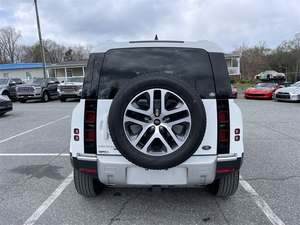 Land Rover Defender 110 SE AWD 2021 / Disponible à la vente avec faible kilométrage, moteur essence, véhicule d'occasion en excellent état et sans accident, conduite à gauche - Product Image 2