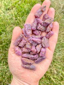 เรืองแสงด้วยความงามที่หายากโดยใช้หินหยาบทับทิมสีชมพูเหมาะสำหรับนักออกแบบเครื่องประดับช่วยรักษาผู้ที่สะสมคริสตัลและผู้ที่ชื่นชอบอัญมณี - Product Image 4