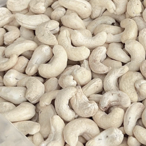 Vente en gros de noix de cajou biologiques du Vietnam Santigo Viet Nam de haute qualité Grade W180 W320 rôti exporté vers l'Asie, l'UE, le Moyen-Orient - Product Image 1