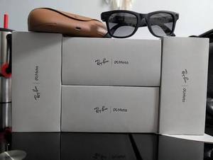 Gafas Inteligentes Wayfarer (Gen 2) 2026 de Venta Rápida, Color Negro Mate, Lentes Polarizadas Degradadas en Grafito, Nuevas con Caja - Product Image 2