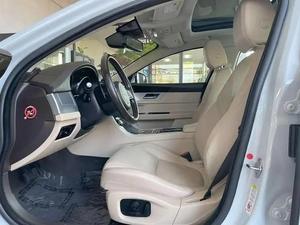 2016 แจ๊กราอิฟ เอ็กซ์เอฟ 8 ลิตร เทอร์โบ เพรสทีจ ขับเคลื่อนสี่ล้อ เบาะหนัง ภายในสีอ่อน หลังคาซันรูฟแบบพาโนรามา - Product Image 3