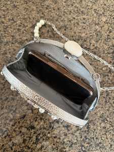 Bolso de Mano Metálico de Lujo Radiante para Mujer, Ideal como Bolso de Noche, Bolso de Fiesta Elegante de Primera Calidad - Product Image 4