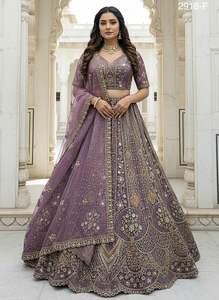 Lehenga choli ความยาวของพืชปราศจากริ้วรอยสำหรับงานแต่งงานงานปักผ้าออร์แกนซารี zari zale จากดีไซเนอร์ใหม่ - Product Image 3