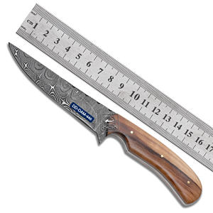 Cuchillo de caza hecho a mano personalizado con hoja de acero de Damasco, personalizable OEM, mango de madera de olivo, Funda de cuero repujado - Product Image 3