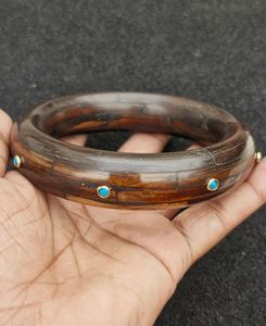 Brazalete de Hueso, Estilos Modernos, Joyería de Moda, Diseño Vintage, Brazalete con Incrustaciones de Hueso y Cierre de Latón, Diseño Único para Regalo de Boda o Uso en Fiestas - Product Image 2