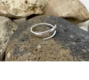 แหวนเงินสไตล์โบฮีเมียนแบบมินิมอลปรับได้สำหรับผู้หญิงของขวัญแฮนด์เมด - Product Image 3